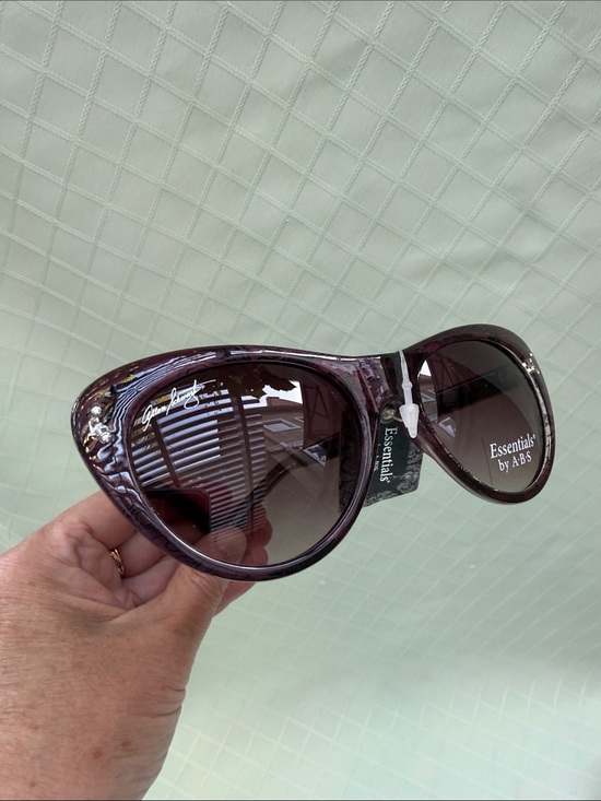Vintage Essentials by ABS Burgundy Cat Eye Oversized Sunglasses